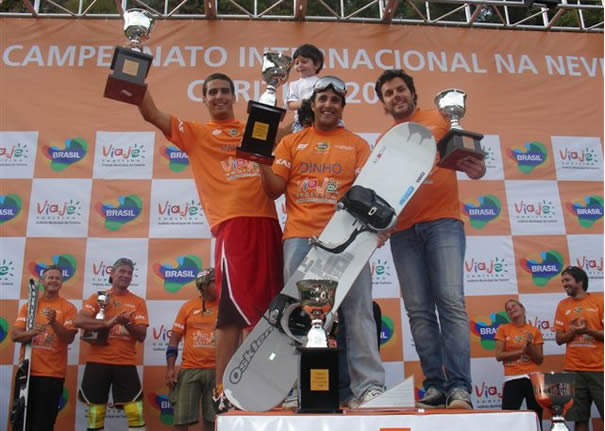 Dinho no podium, CS Team é Ouro!