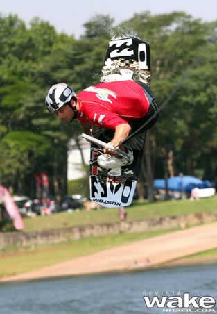 Marito na represa de Guarapiranga com seu wake