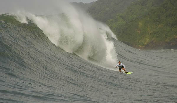 Mancusi em Maresias gigante 