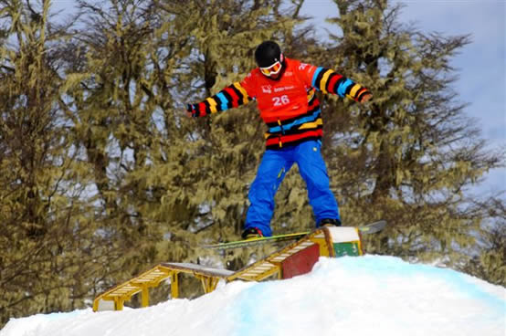 João Dionisio (T.C.) num lindo board slide no box